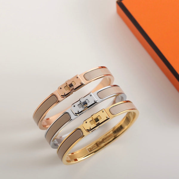 <oriell> HM KELLY GRAUES ARMBAND</oriell>